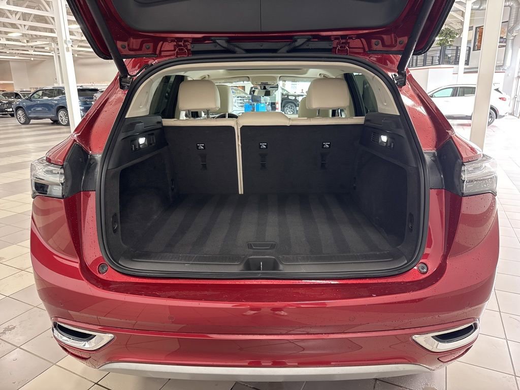 Used 2022 Buick Envision Avenir w/ Technology Package II image 5