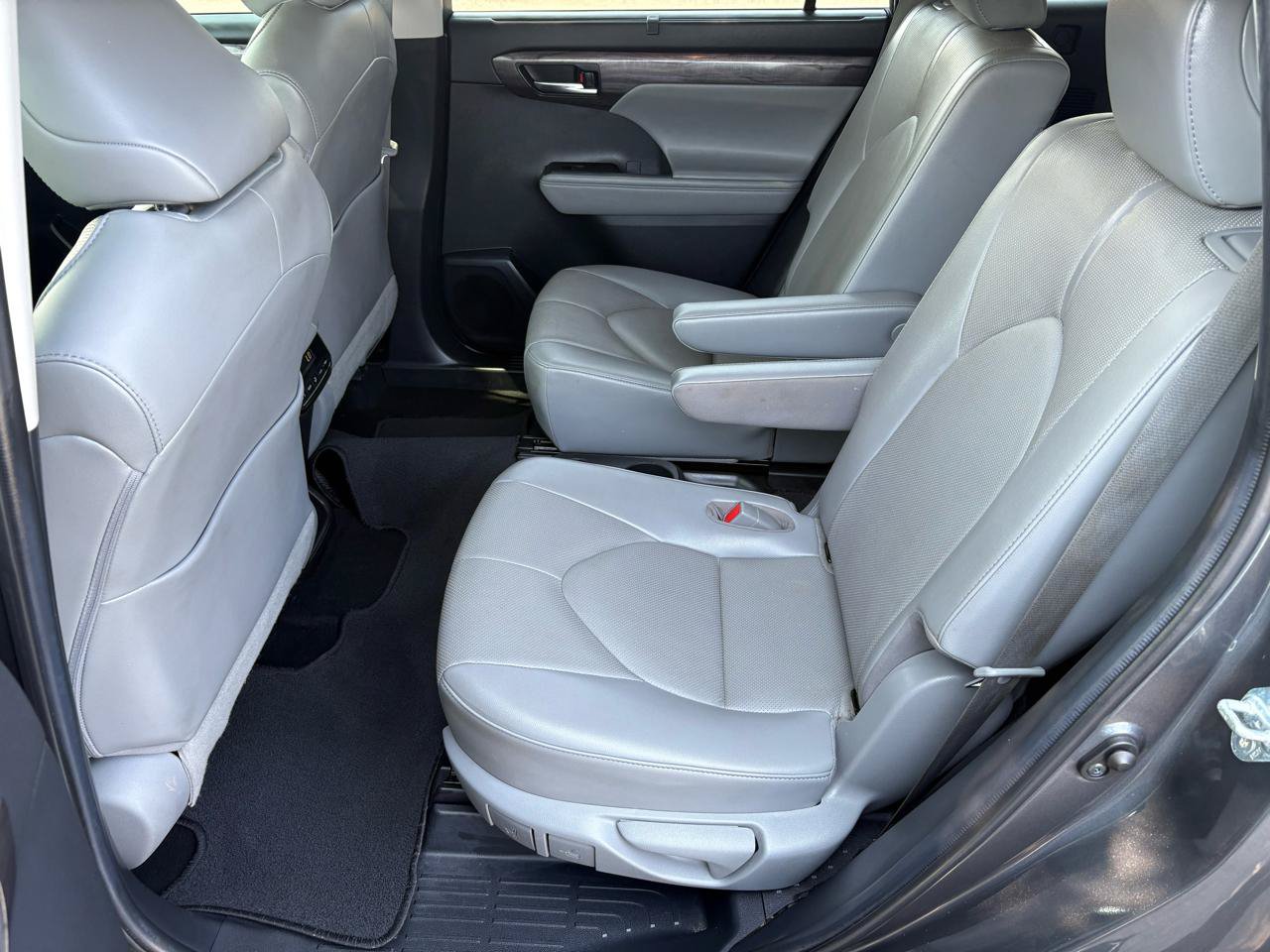 Used 2021 Toyota Highlander Limited FWD image 15