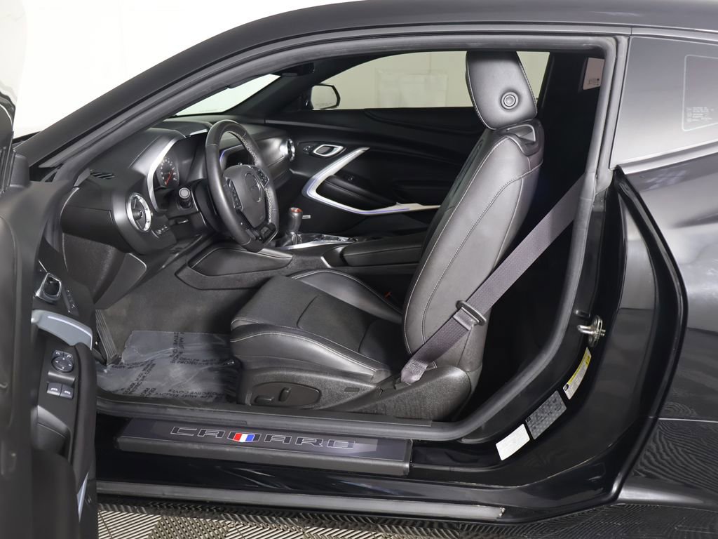 Used 2017 Chevrolet Camaro SS RWD image 28