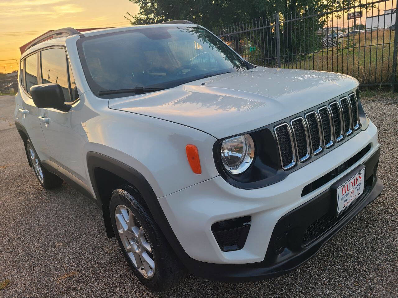 Used 2019 Jeep Renegade Sport w/ Sport Appearance Group AWD/4WD image 2