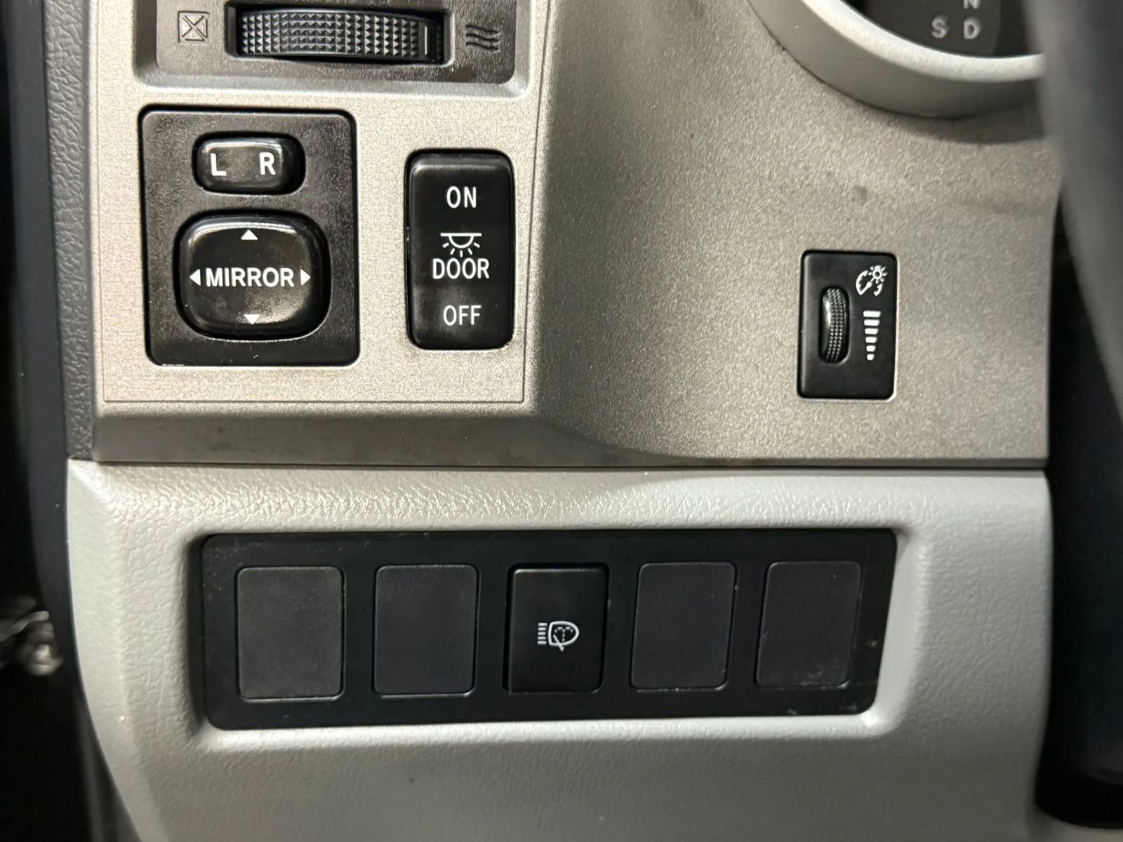 Used 2013 Toyota Sequoia SR5 image 29