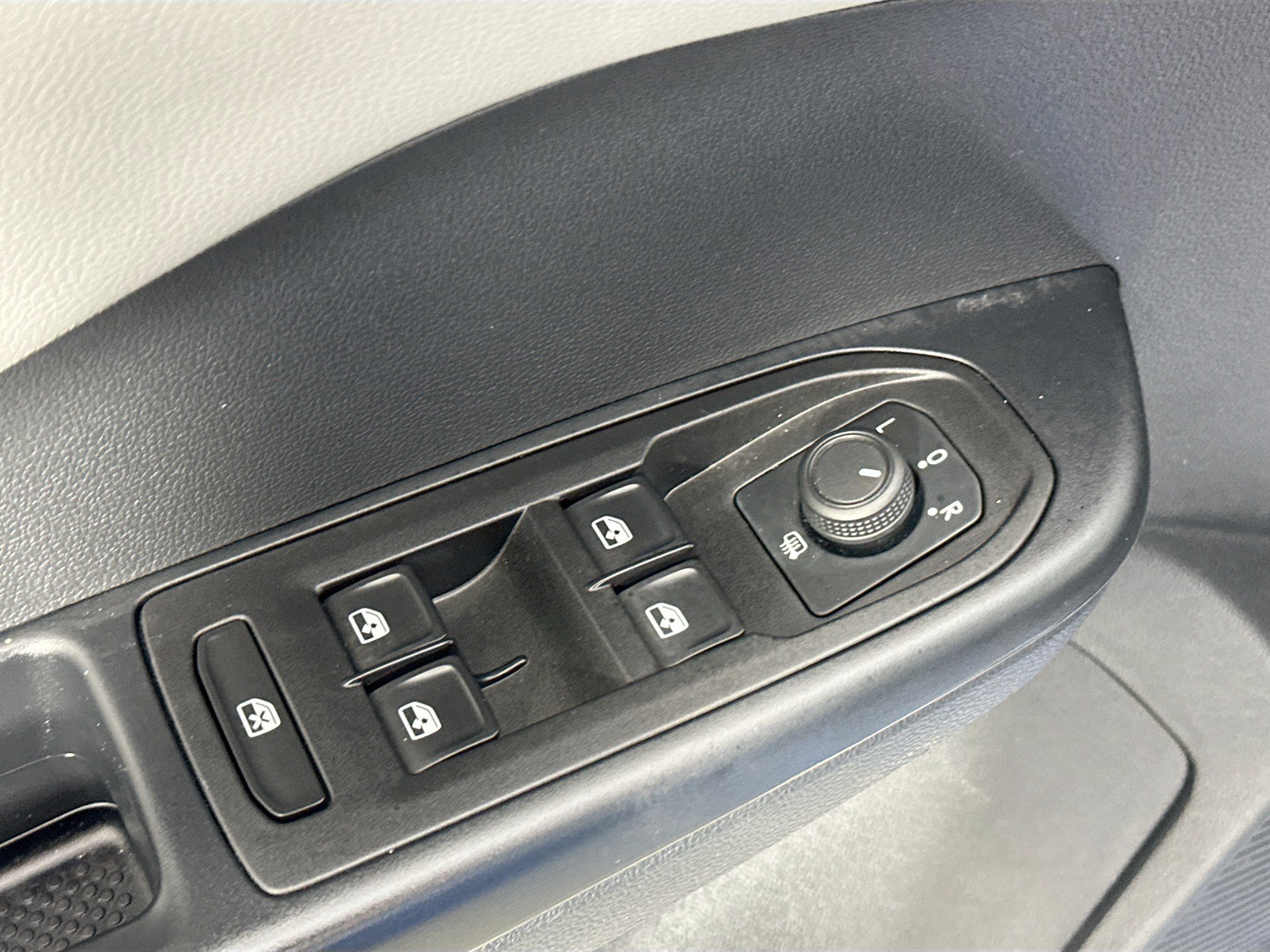 Used 2023 Volkswagen Taos SE FWD image 17