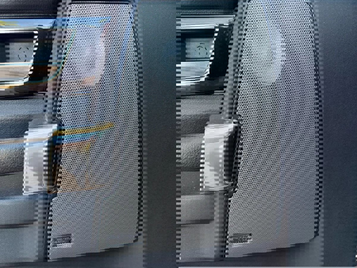 Used 2011 Land Rover LR4 HSE LUX image 40