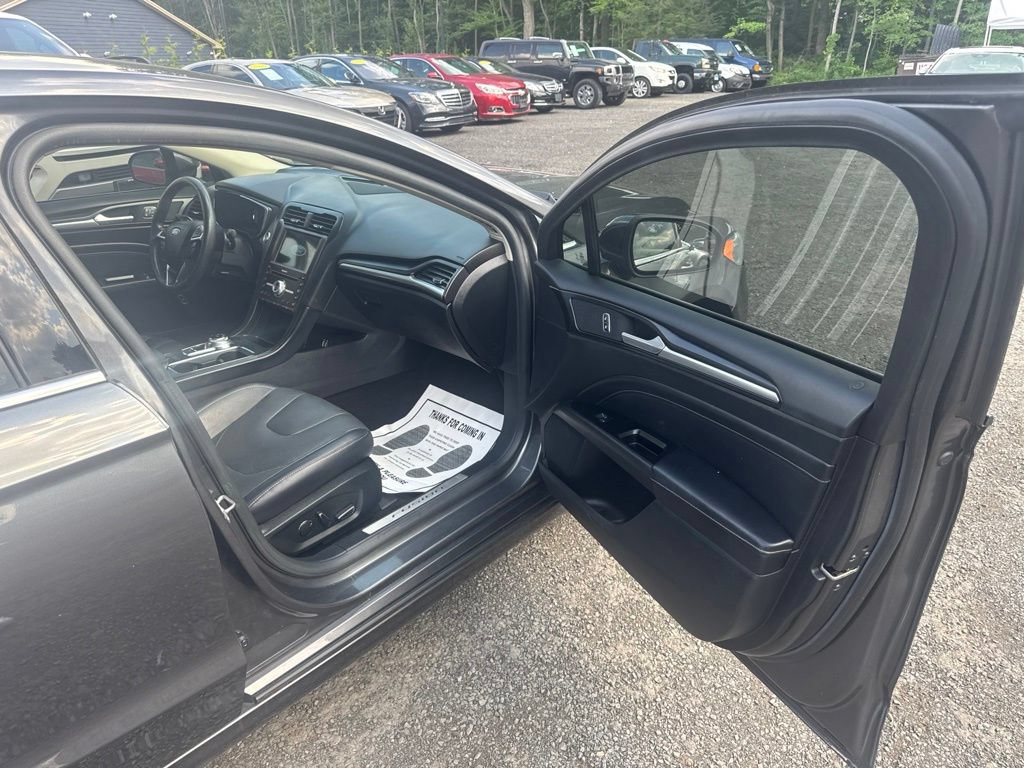 Used 2019 Ford Fusion Energi Titanium FWD image 31