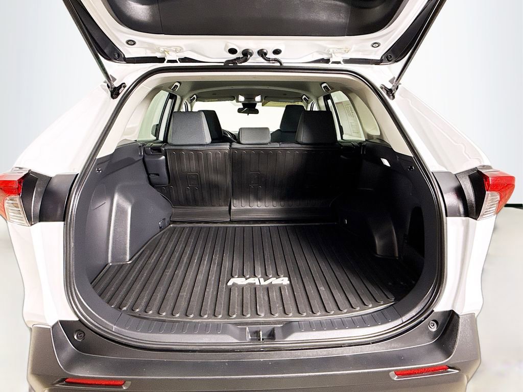 Certified 2024 Toyota RAV4 LE AWD/4WD image 27