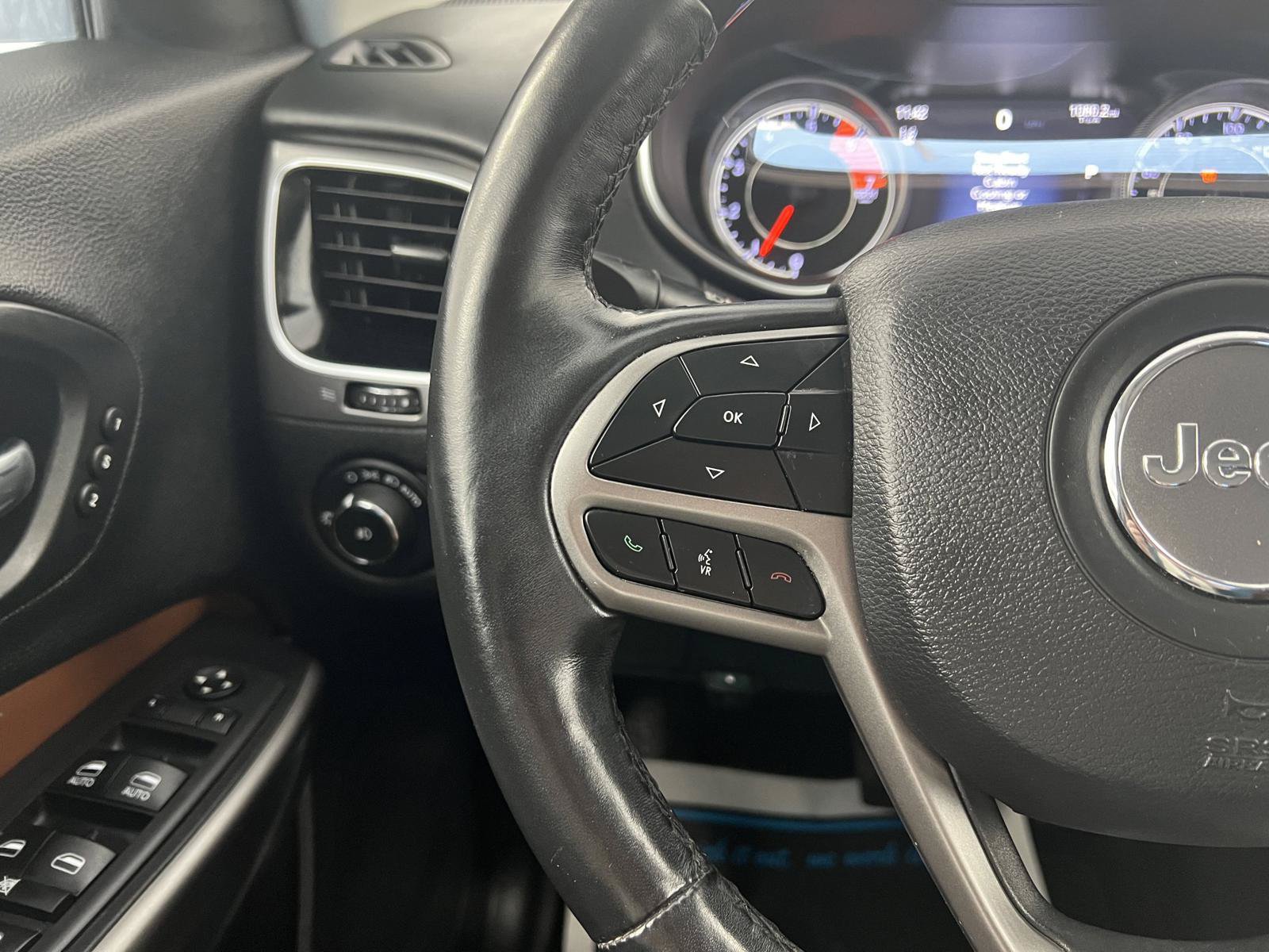 Used 2019 Jeep Cherokee Overland w/ Technology Group FWD image 27