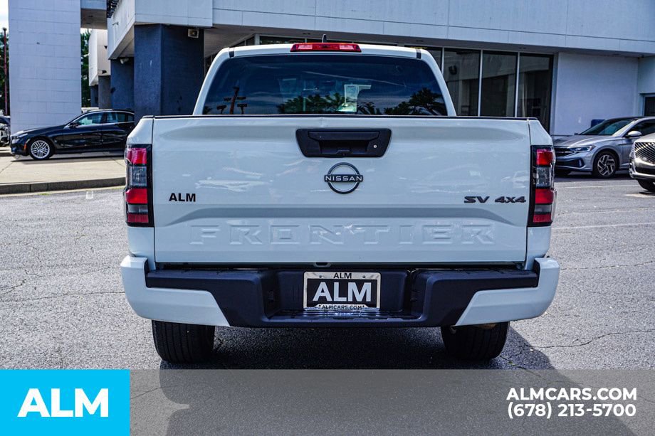 Used 2023 Nissan Frontier SV image 11