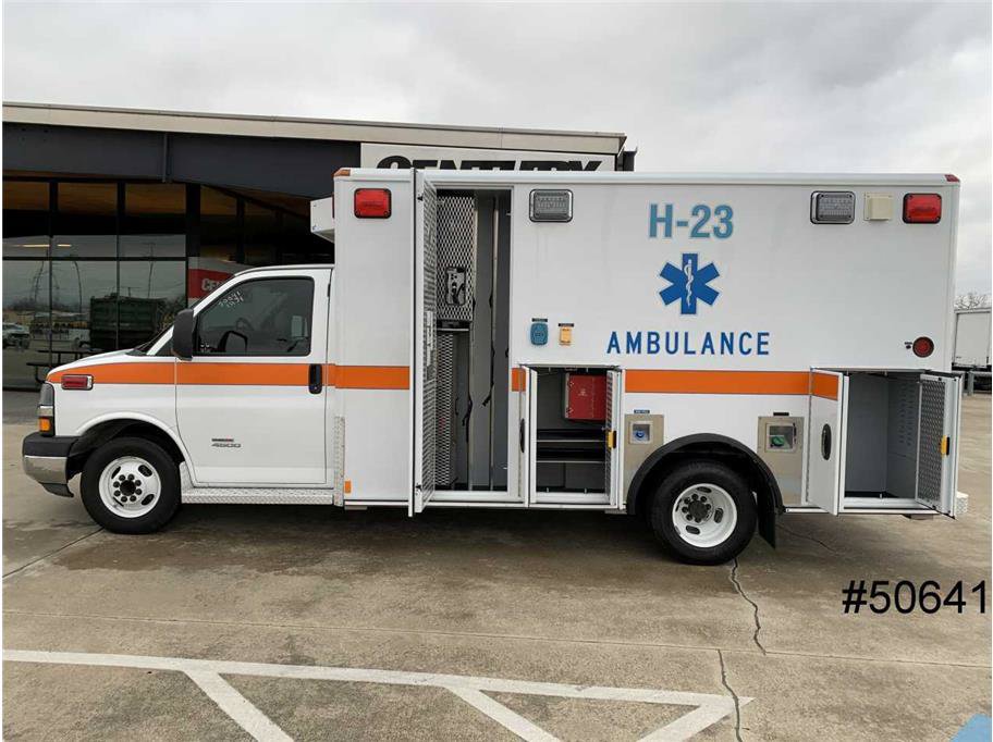 Used 2014 Chevrolet Express 4500 w/ Ambulance Package RWD image 6