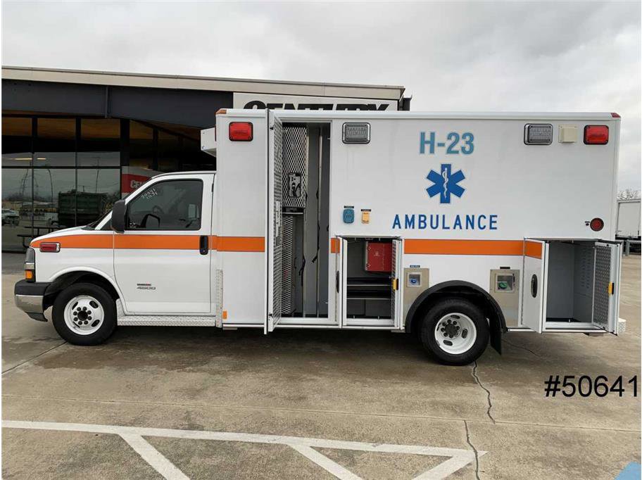 Used 2014 Chevrolet Express 4500 w/ Ambulance Package RWD image 6