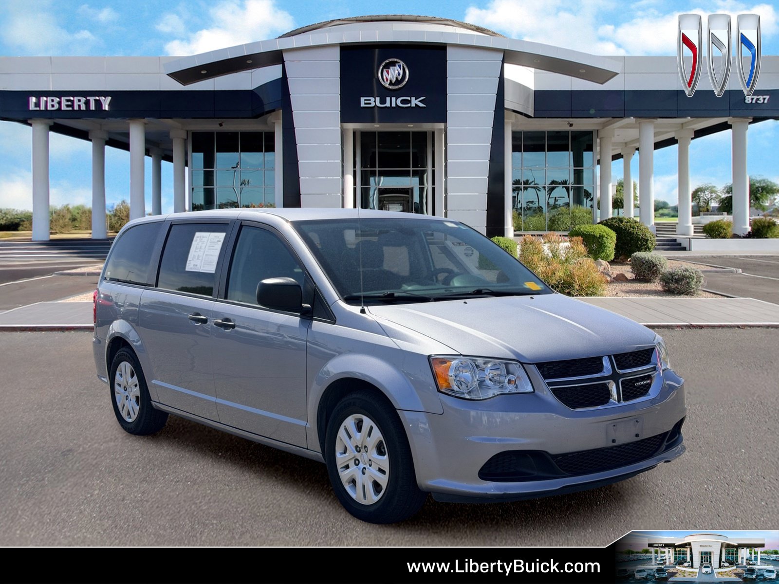 Used 2019 Dodge Grand Caravan SE w/ UConnect Hands-Free Group FWD image 1
