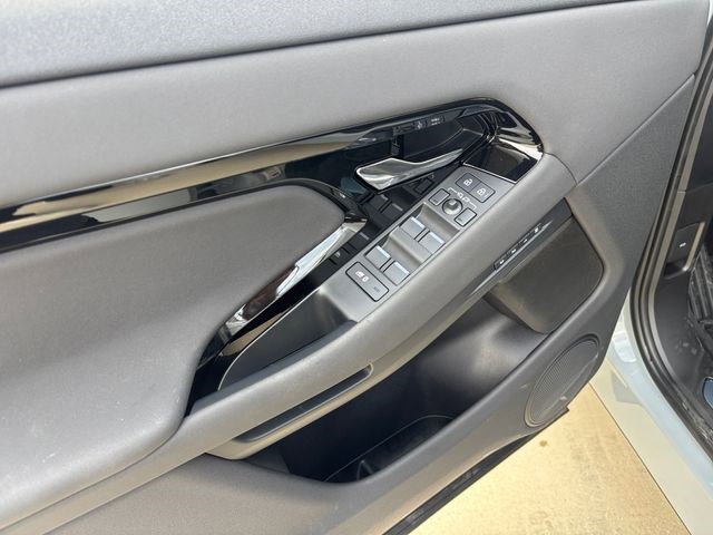 Used 2026 Land Rover Range Rover Evoque Dynamic SE image 12