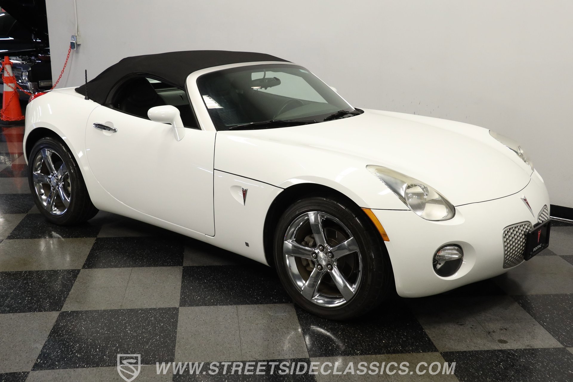 Used 2007 Pontiac Solstice Convertible w/ Premium Package image 13