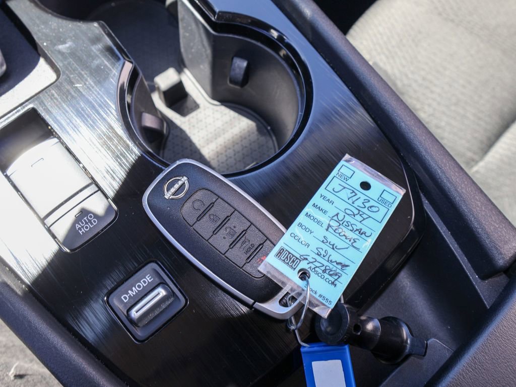Used 2025 Nissan Rogue SV image 25