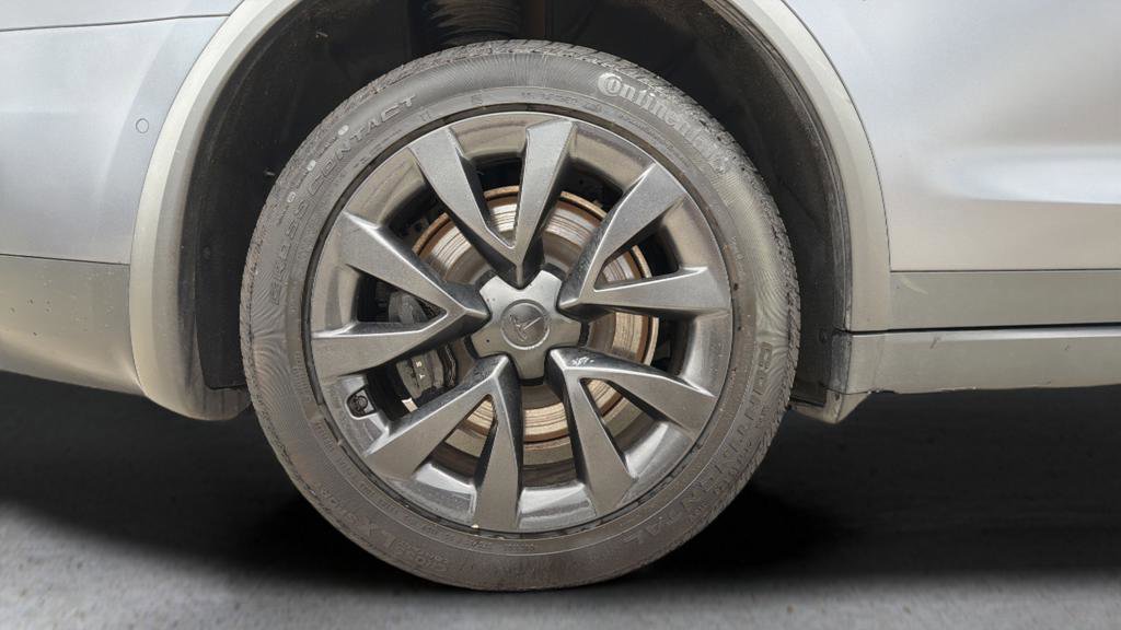 Used 2022 Tesla Model X Plaid image 13