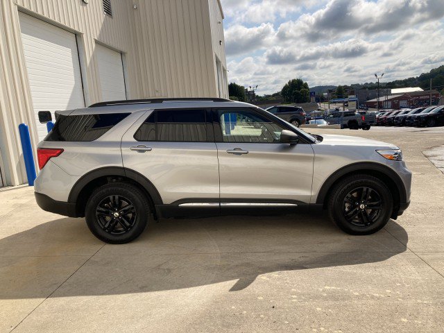 Certified 2020 Ford Explorer XLT w/ Equipment Group 202A AWD/4WD image 11