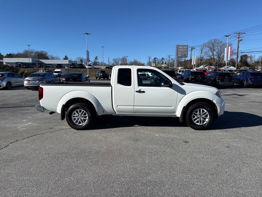 Used 2018 Nissan Frontier SV image 2