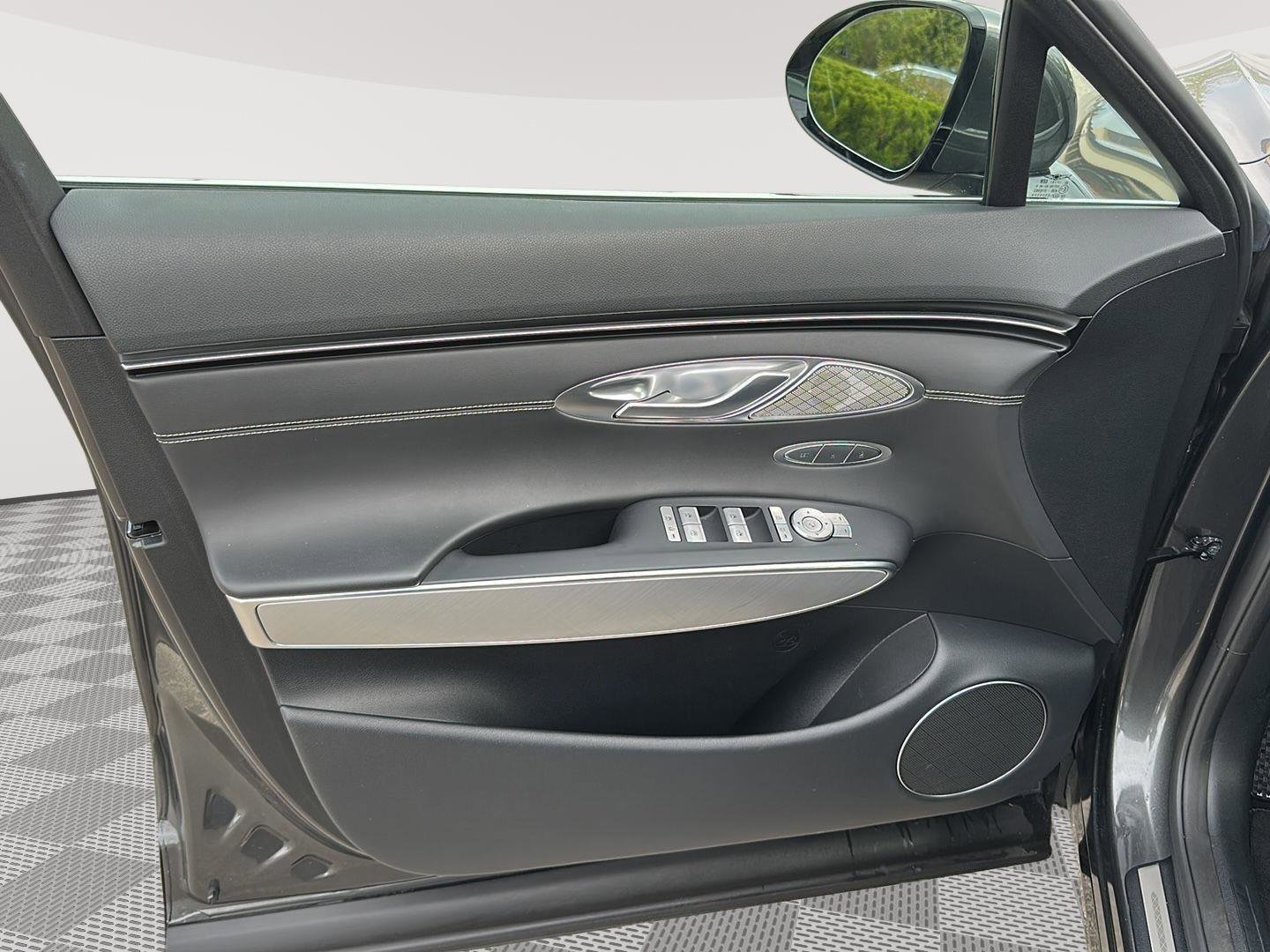 Used 2024 Genesis Electrified GV70 AWD/4WD image 33