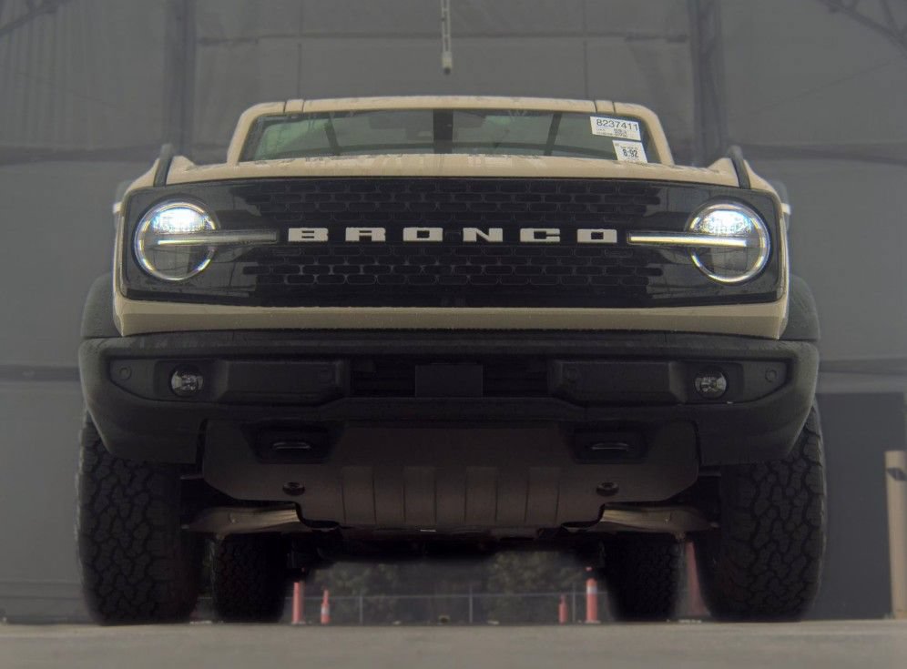 Used 2025 Ford Bronco Outer Banks AWD/4WD image 2