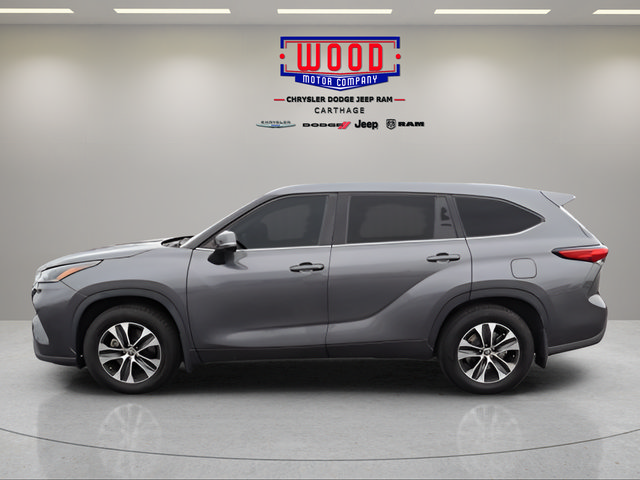Used 2021 Toyota Highlander XLE AWD/4WD image 9