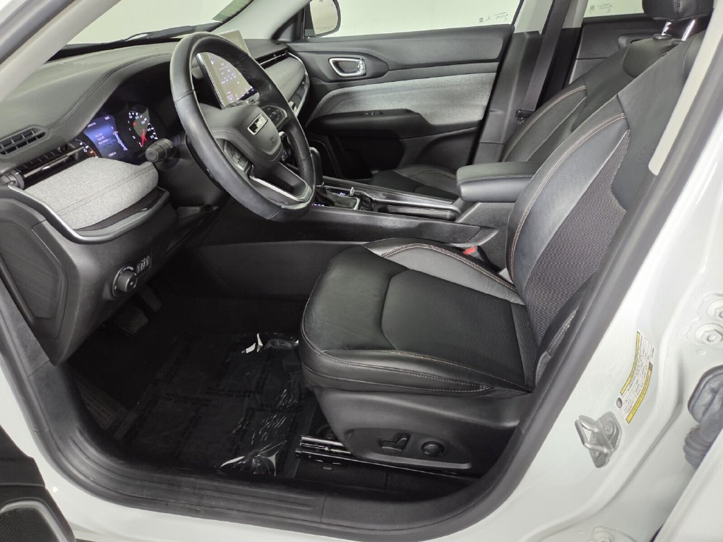 Used 2022 Jeep Compass Latitude AWD/4WD image 13