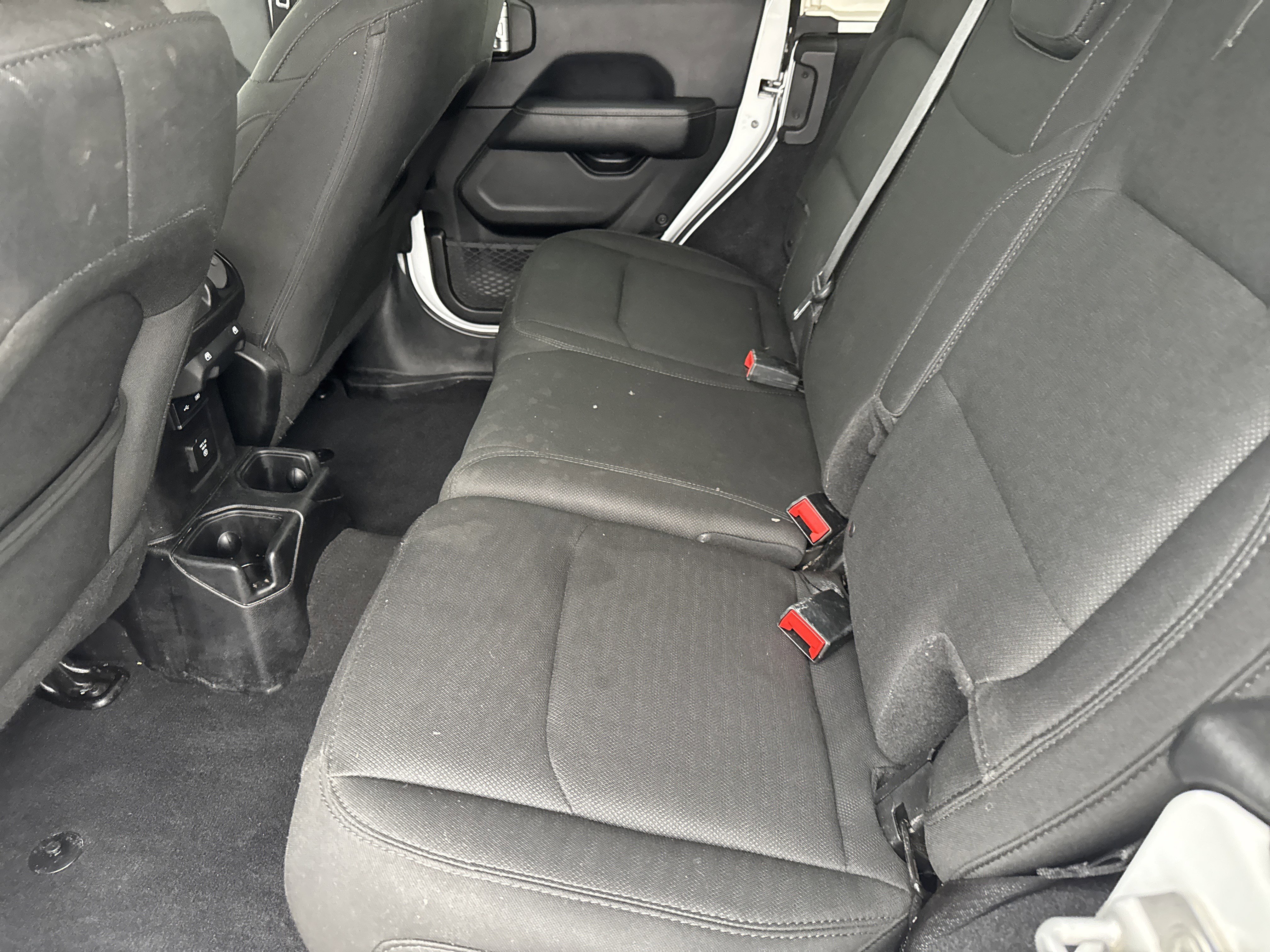 Used 2018 Jeep Wrangler Unlimited Sahara image 6