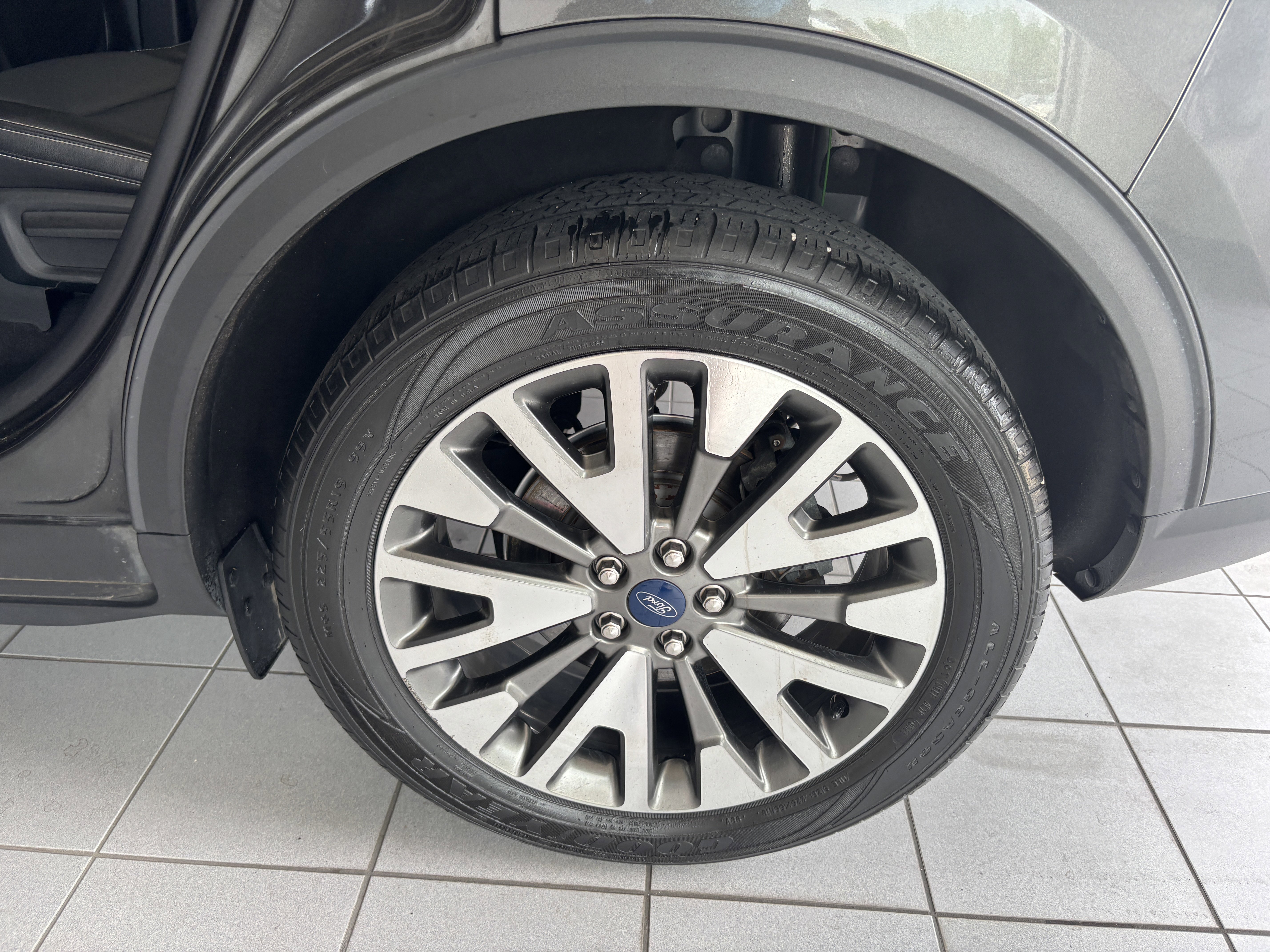 Used 2020 Ford Escape Titanium AWD/4WD image 9