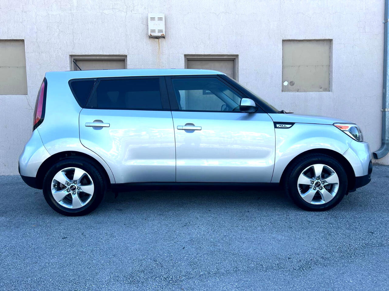 Used 2017 Kia Soul LX 4D Wagon at image 17