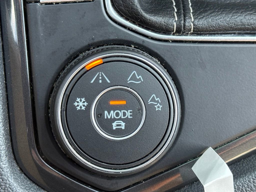 Used 2024 Volkswagen Tiguan SE w/ MDO Package, Two-Row AWD/4WD image 16
