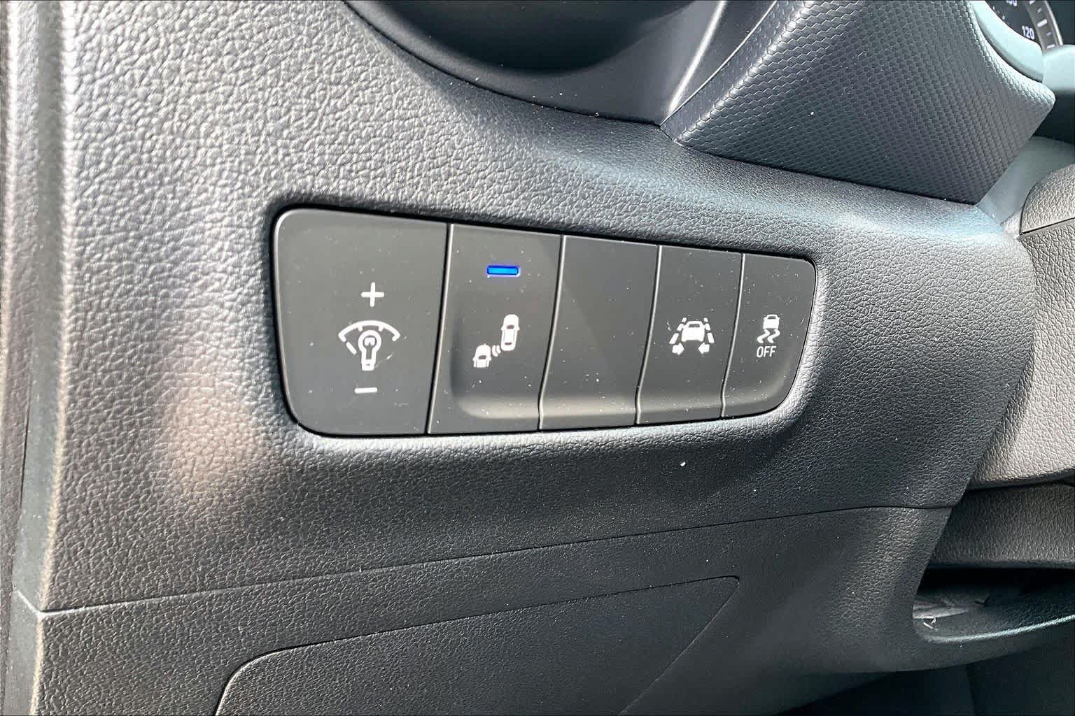 Used 2020 Hyundai Kona Limited FWD image 34