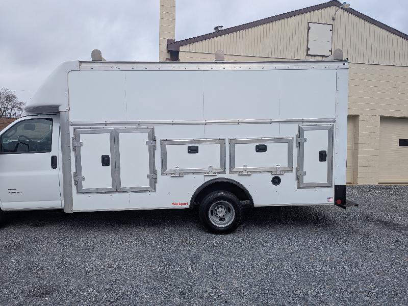 Used 2023 Chevrolet Express 4500 w/ Power Convenience Package RWD image 3