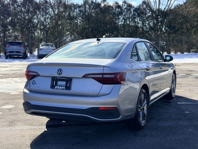 Used 2024 Volkswagen Jetta SE image 4