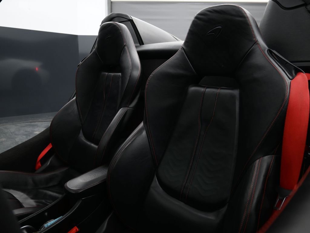 Used 2019 McLaren 570S Spider image 3