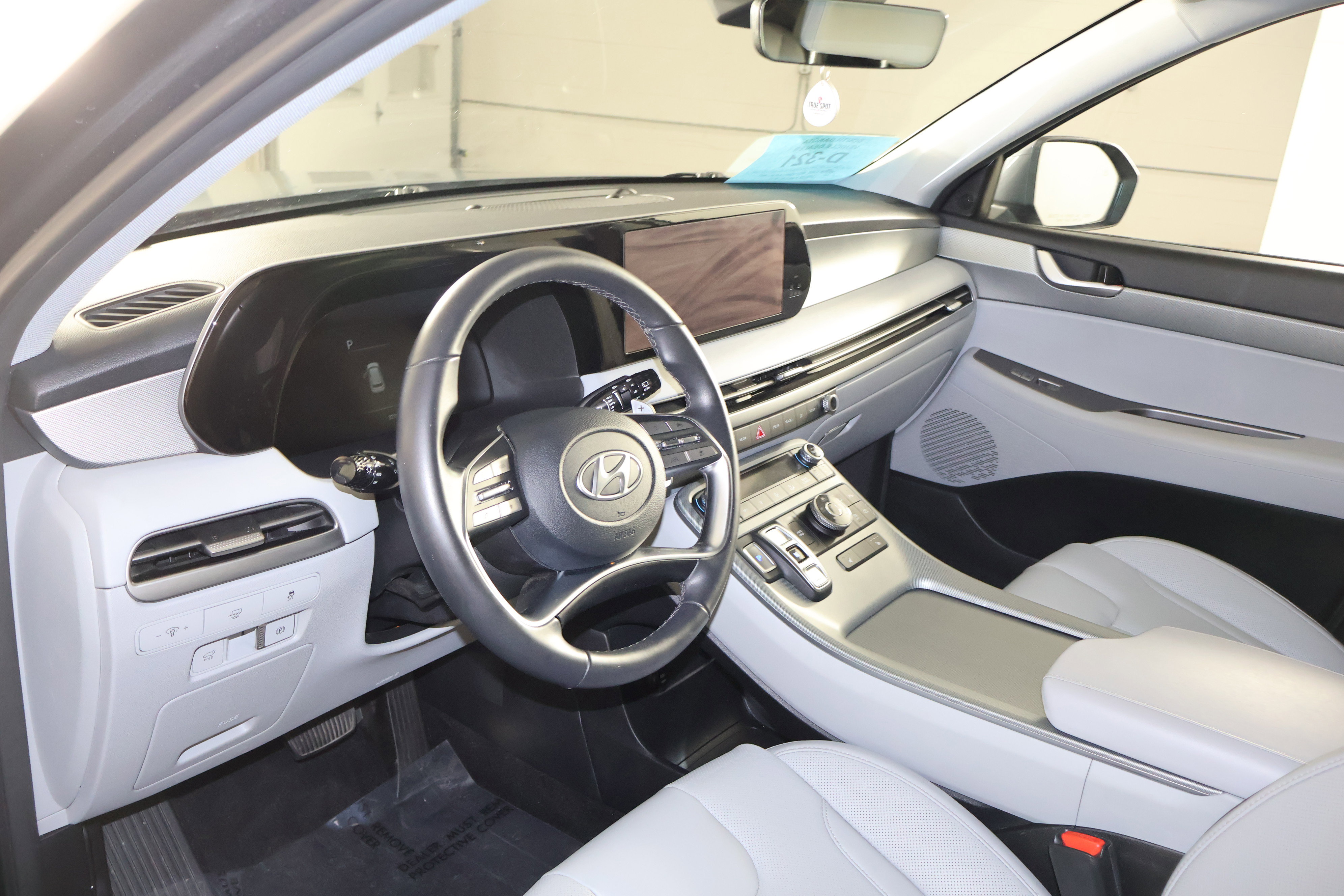 Used 2025 Hyundai Palisade SEL image 2