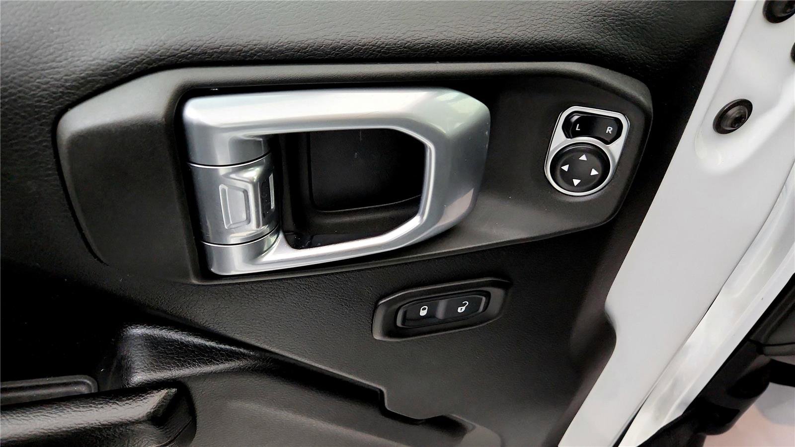 Used 2018 Jeep Wrangler Unlimited Sport S image 21