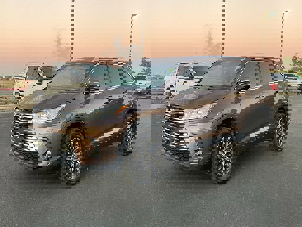Used 2019 Toyota Highlander XLE