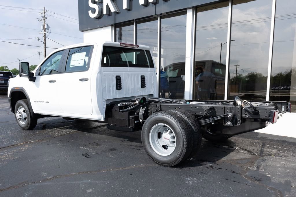 New 2026 GMC Sierra 3500 Pro w/ Snow Plow Prep Package AWD/4WD image 3