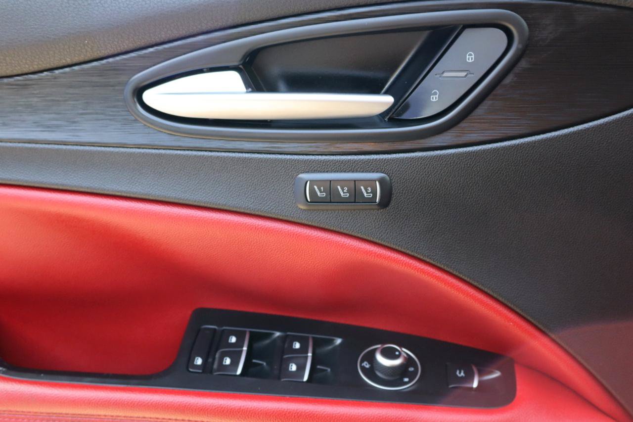 Used 2018 Alfa Romeo Stelvio AWD image 31