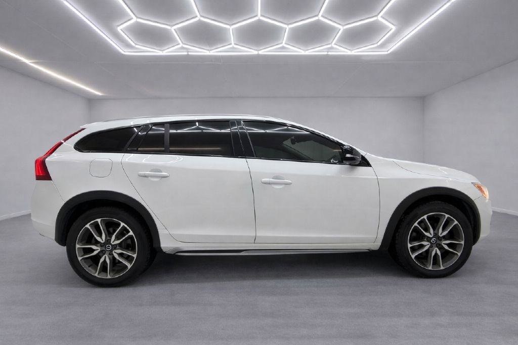 Used 2017 Volvo V60 T5 Cross Country w/ Convenience Package AWD/4WD image 2
