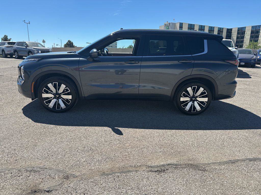 Used 2025 Mitsubishi Outlander SEL AWD/4WD image 4