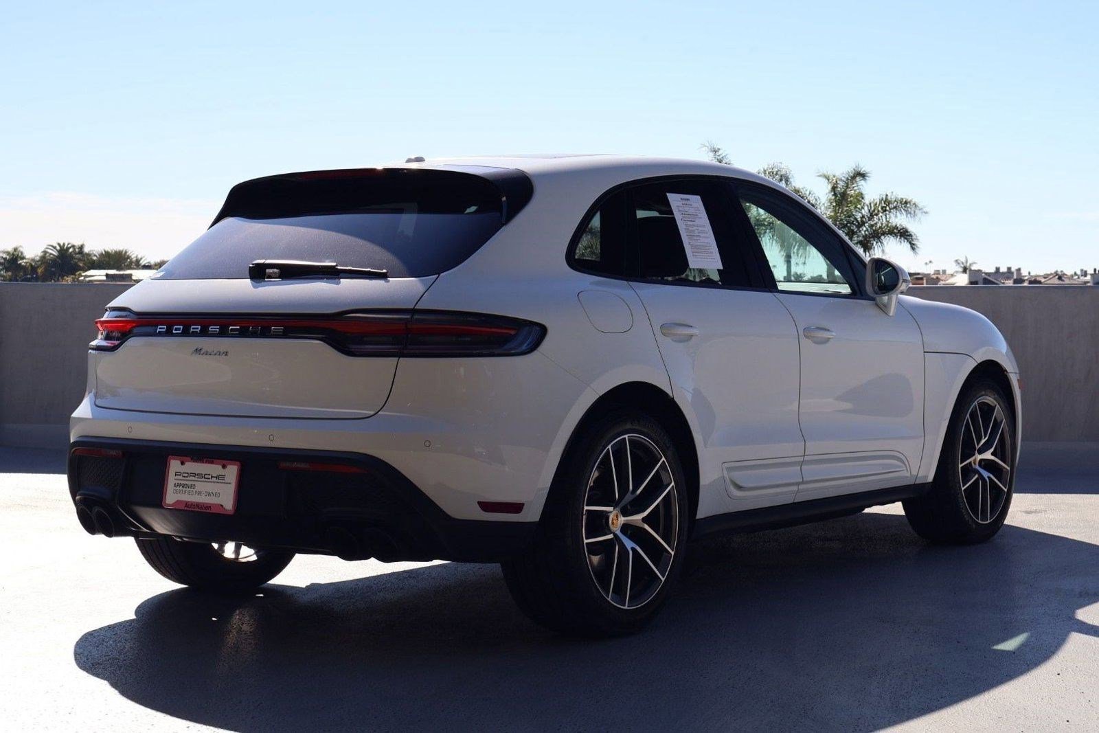 Certified 2025 Porsche Macan image 17