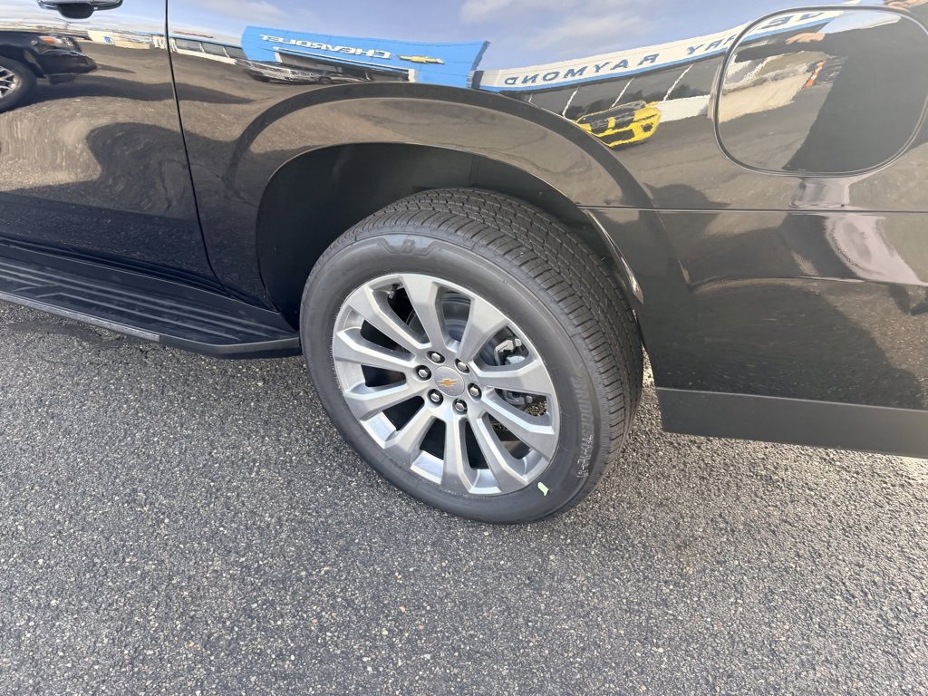 New 2026 Chevrolet Suburban Premier image 9