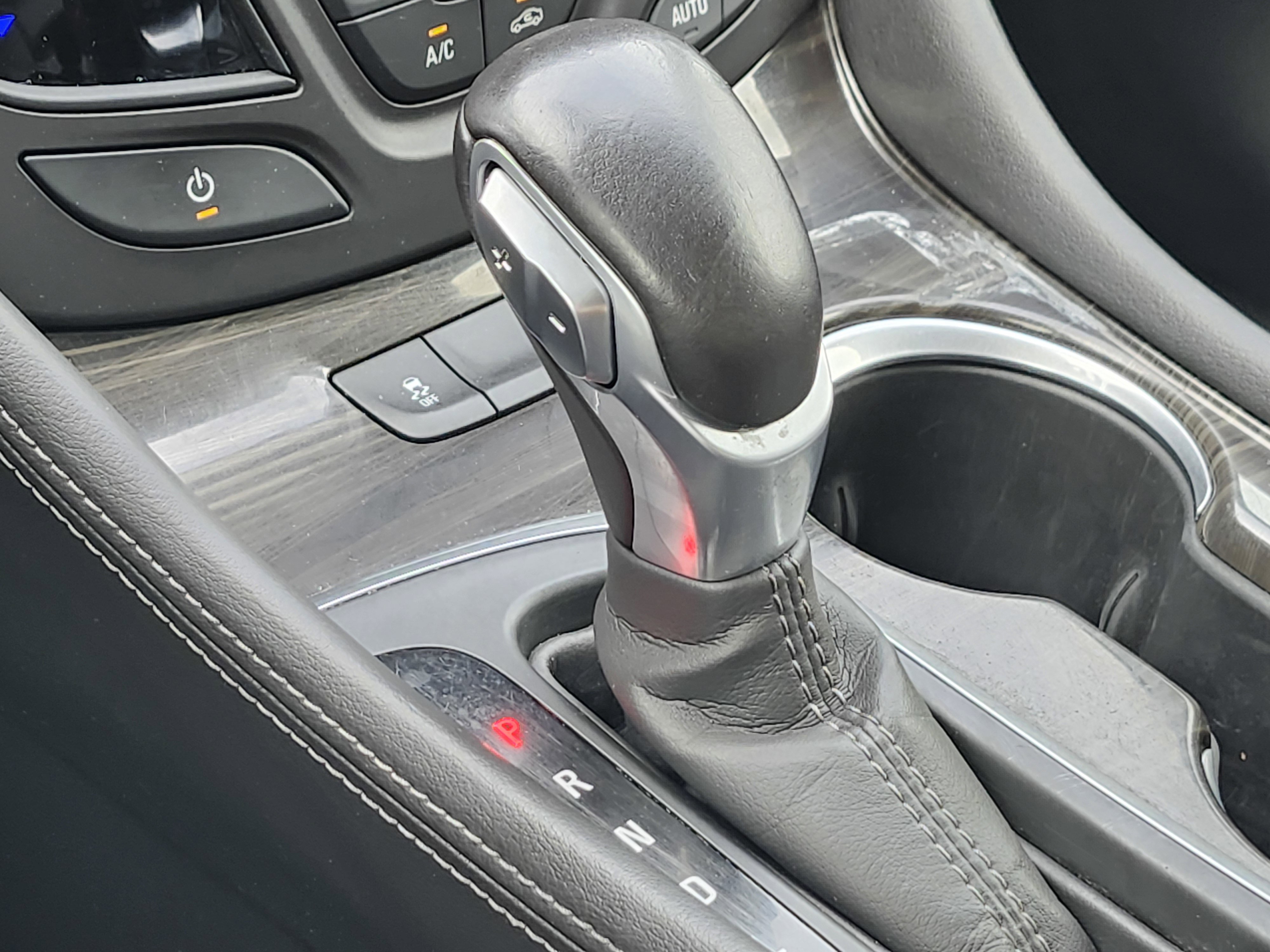 Used 2020 Buick Envision Essence image 32