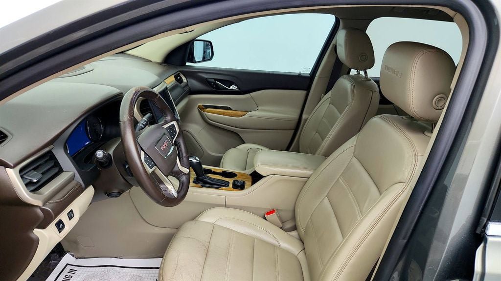 Used 2017 GMC Acadia Denali w/ Technology Package FWD image 18