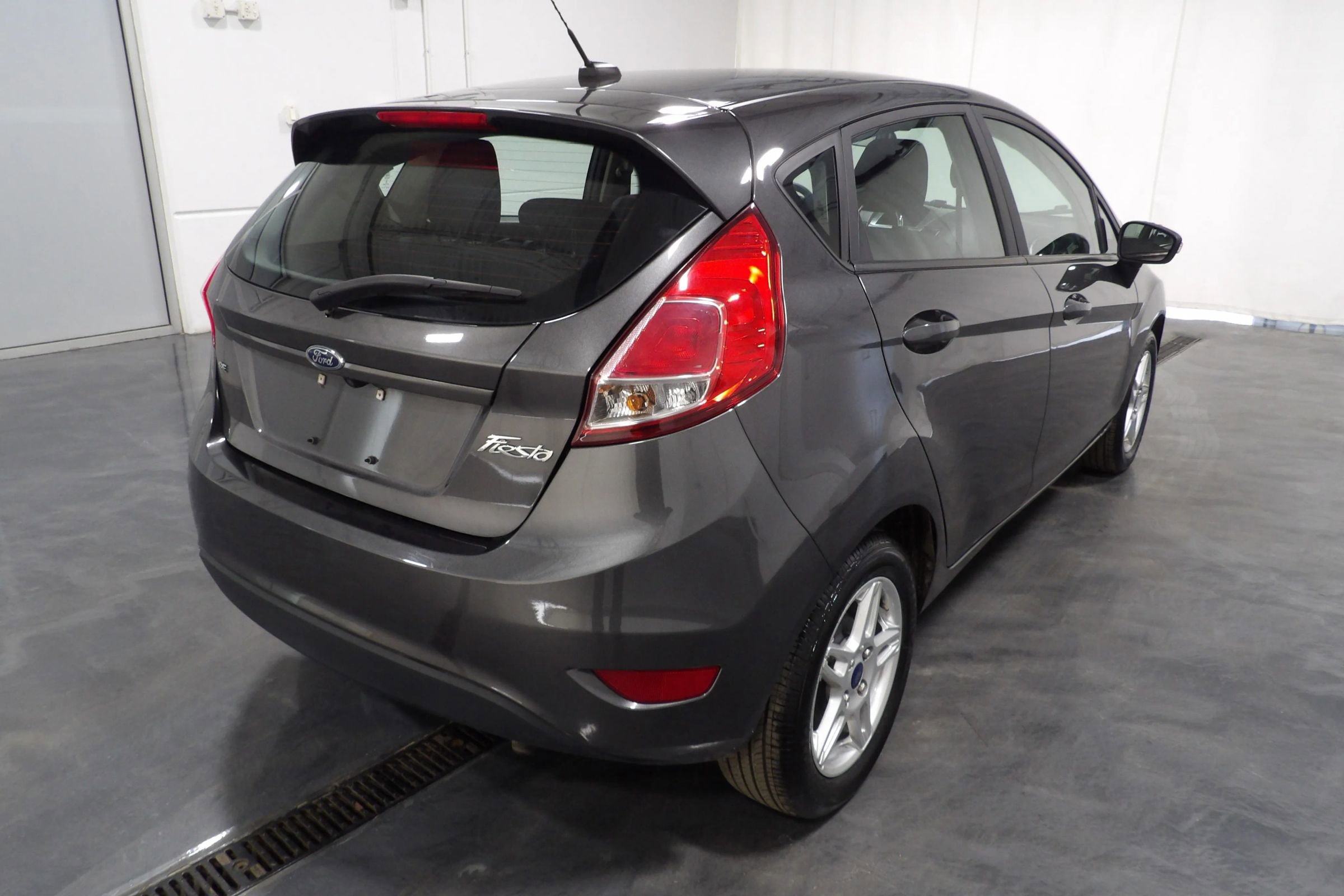 Used 2018 Ford Fiesta SE w/ Equipment Group 201A FWD image 4
