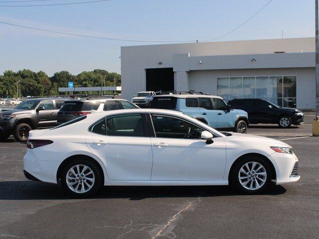 Used 2021 Toyota Camry LE image 17