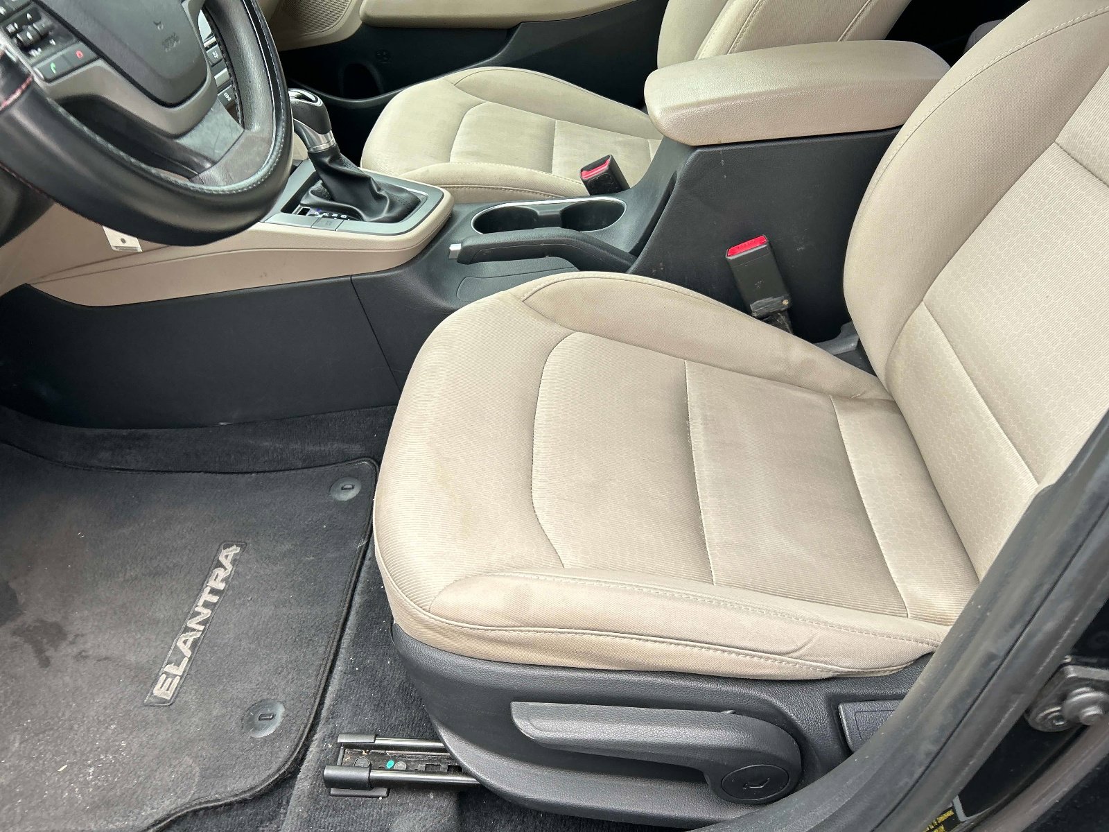 Used 2017 Hyundai Elantra SE image 19