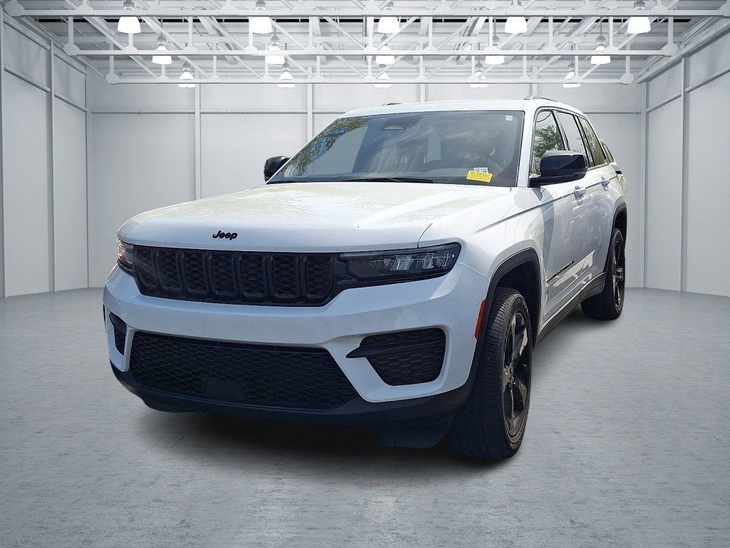 Used 2023 Jeep Grand Cherokee Altitude