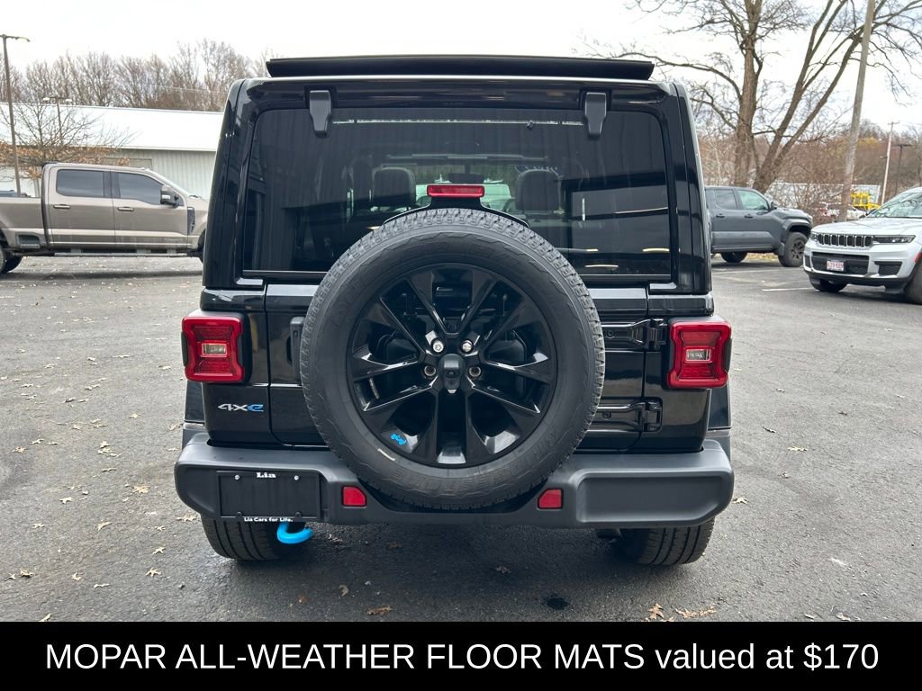 Used 2022 Jeep Wrangler Unlimited Sahara w/ Cold Weather Group AWD/4WD image 5
