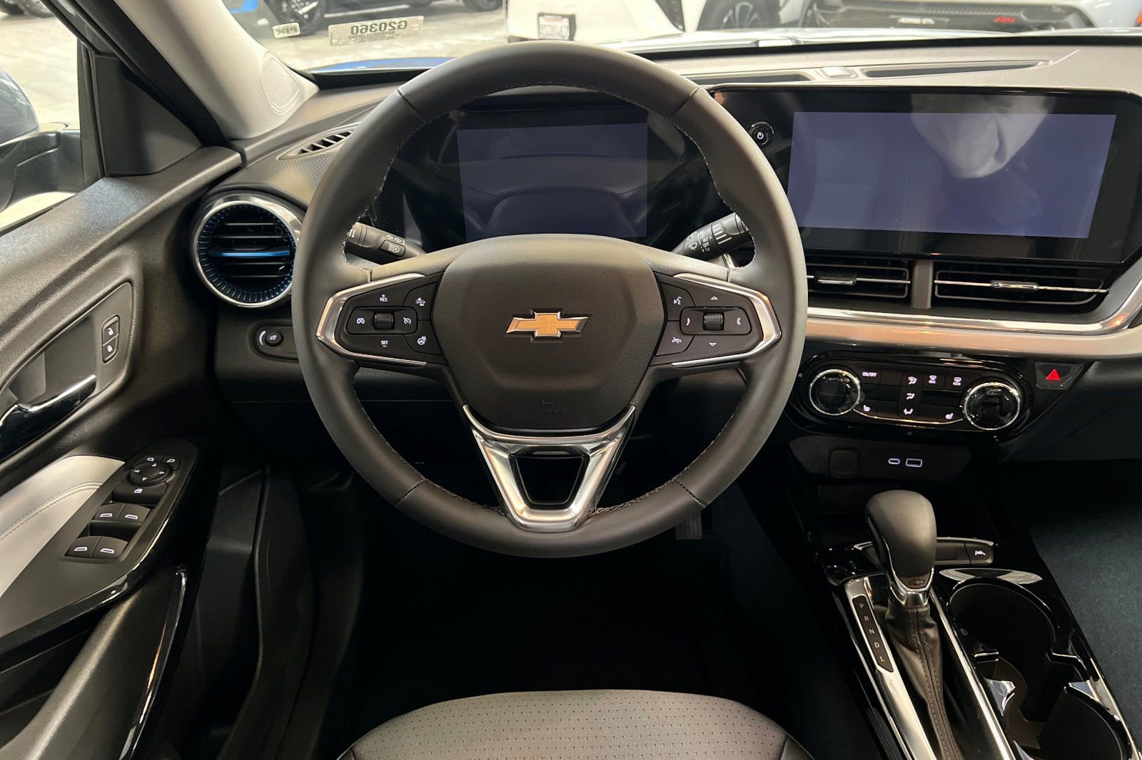 Used 2025 Chevrolet Trax LT w/ Driver Confidence Package FWD image 14