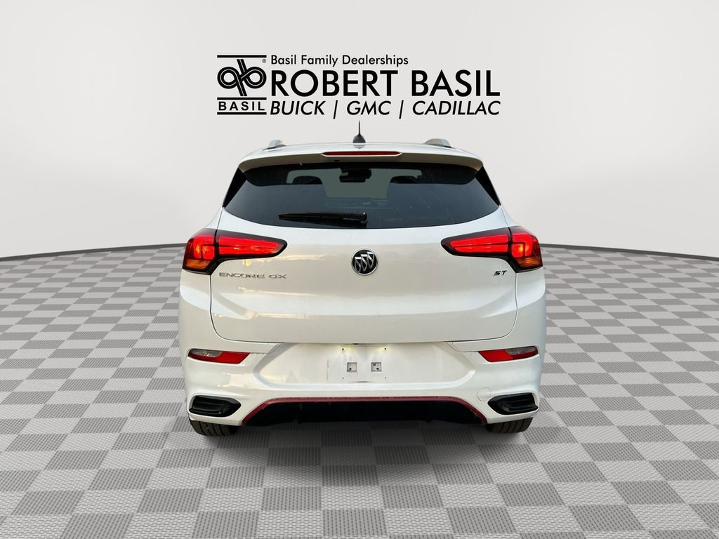 Used 2022 Buick Encore GX Select w/ Sport Touring Package FWD image 7